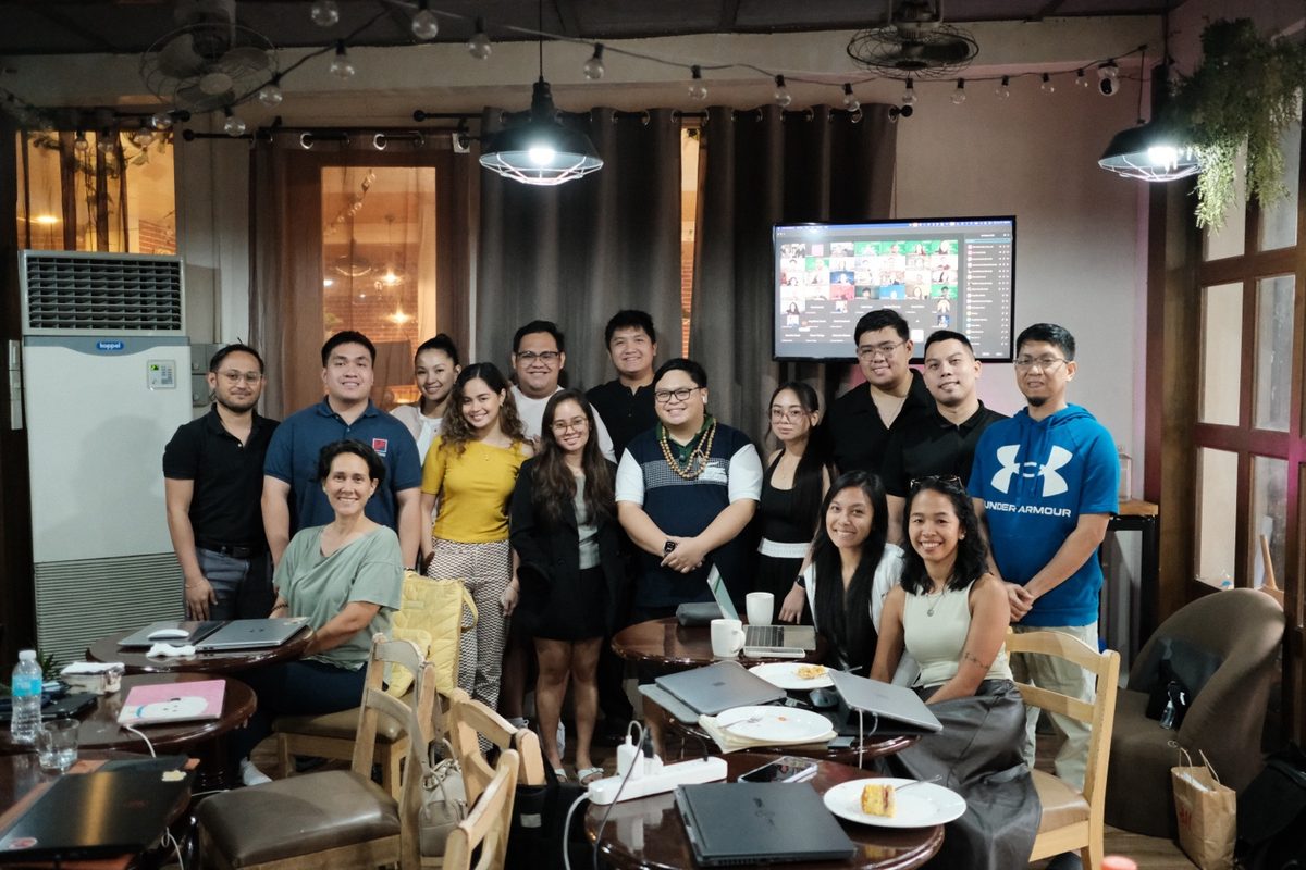 A full AI Hour cohort in Davao at the end of a build session