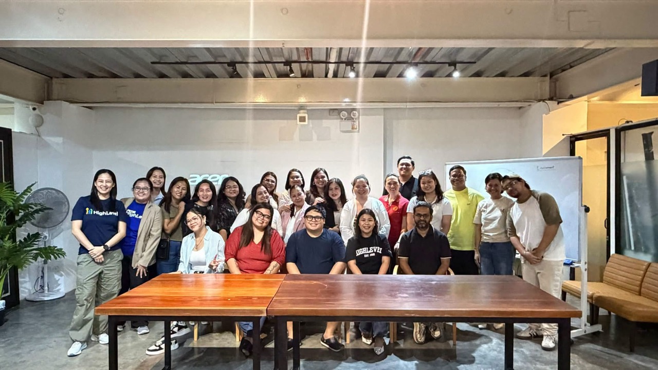 Cris Vinson with the HighLevel Accelerator community in Cebu