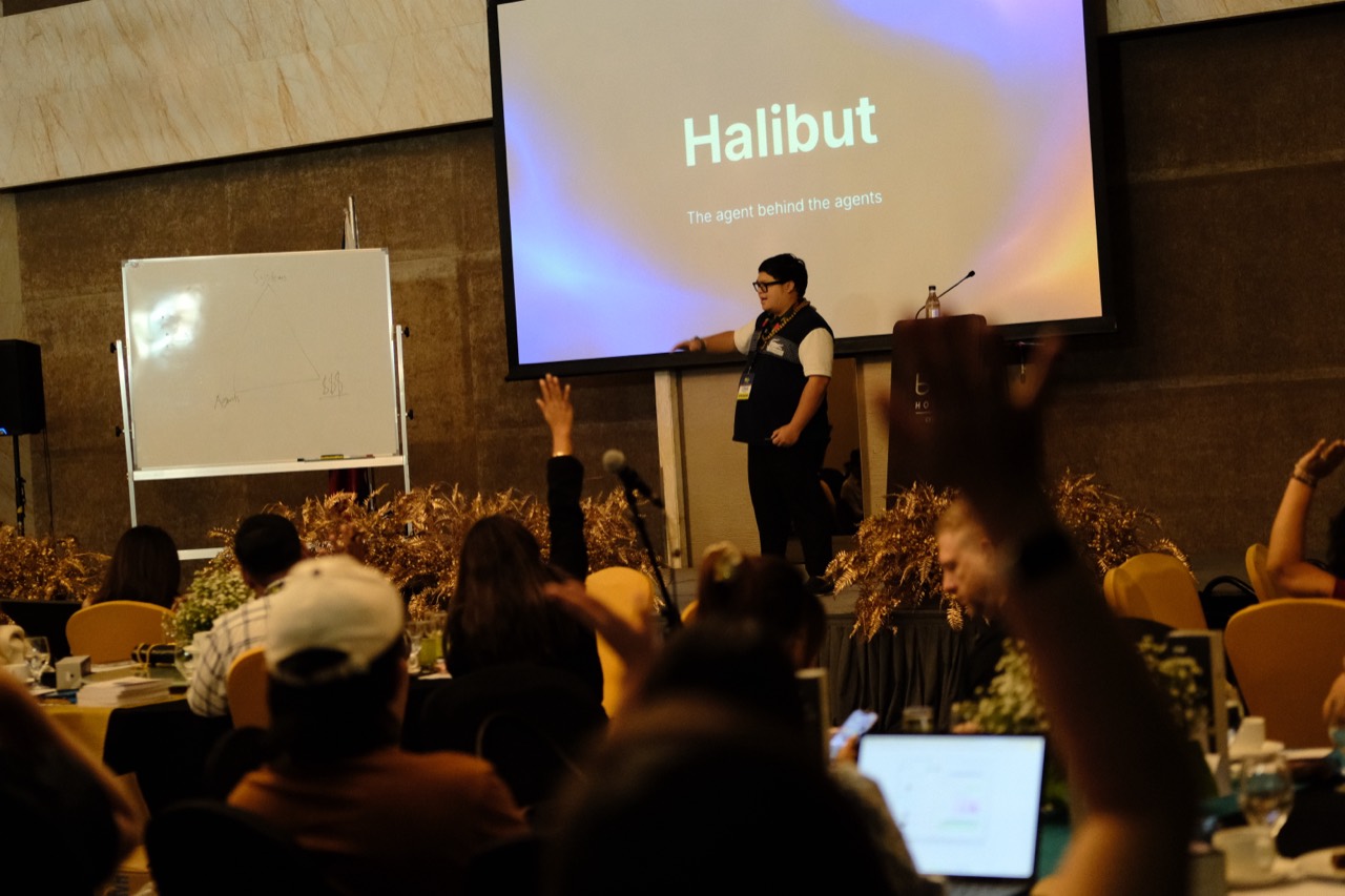 Cris Vinson introducing Halibut to the Future of Agencies audience in Cebu